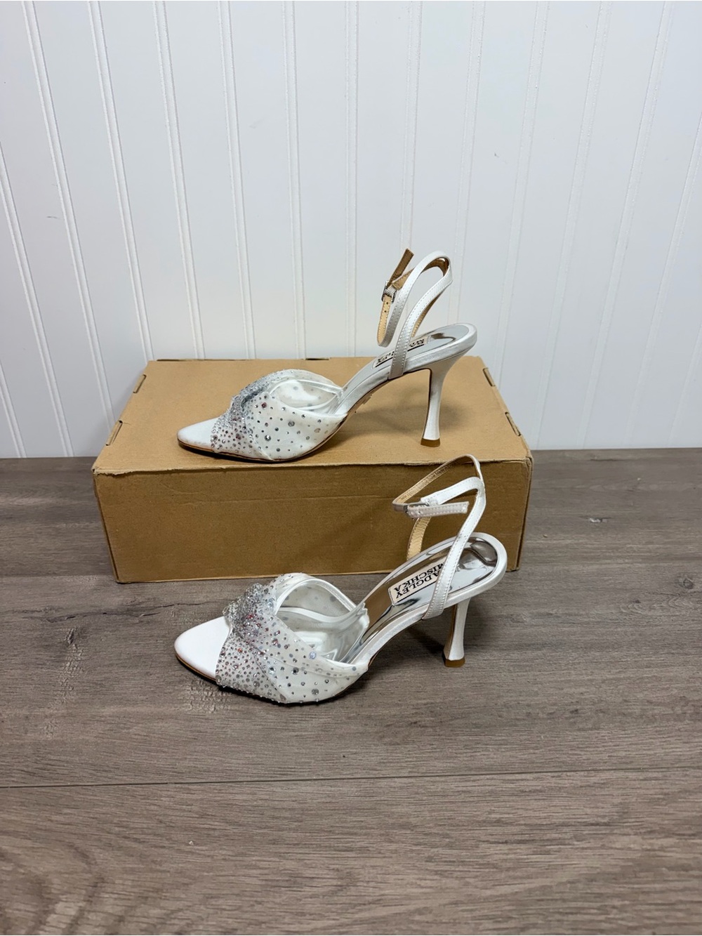 Brand new Badgley Mischka Cameryn sandals feature sparkling crystal size 7